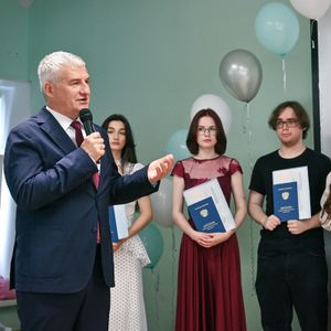 Церемония вручения дипломов фельдшерам с участием главы Карелии